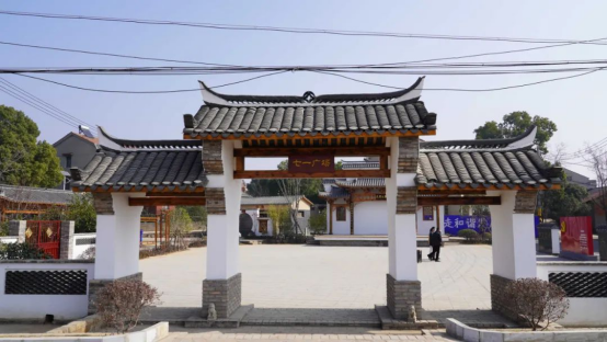 华容镇芦花村红色广场