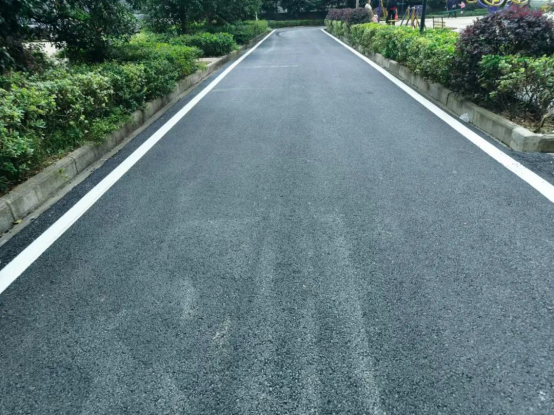 东江国际道路刷黑工程